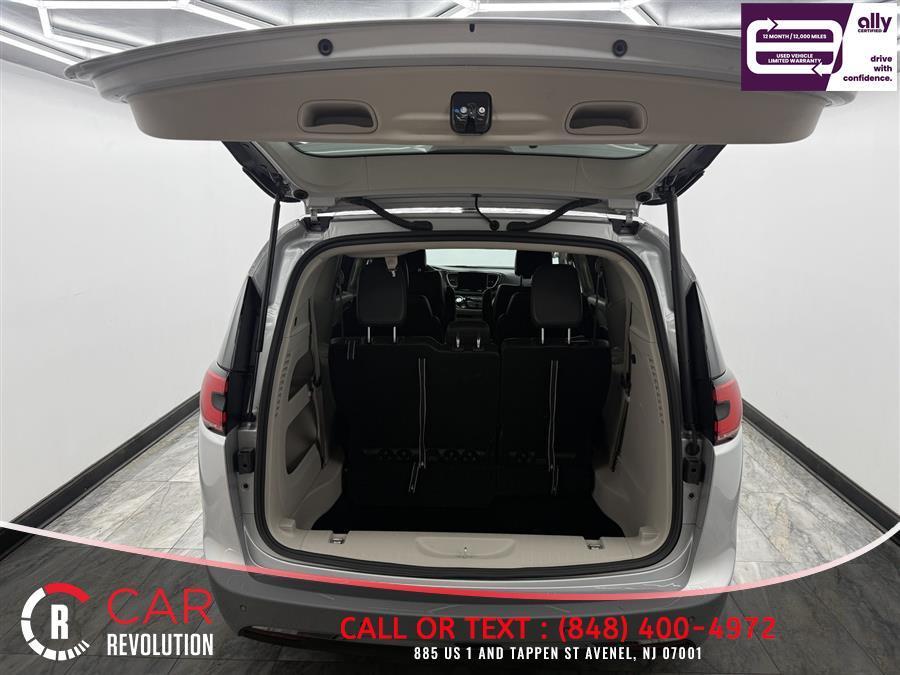 used 2024 Chrysler Pacifica car, priced at $23,999