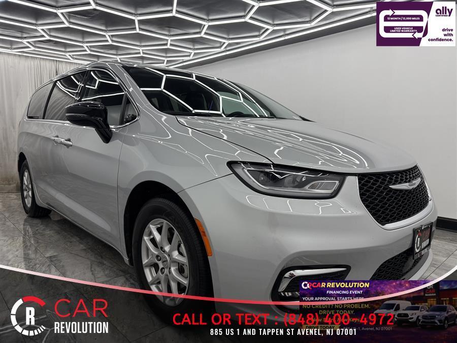 used 2024 Chrysler Pacifica car, priced at $23,999