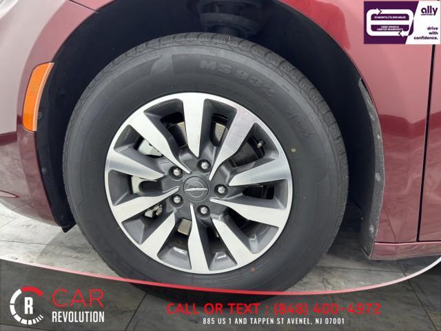 used 2021 Chrysler Pacifica Hybrid car, priced at $15,900