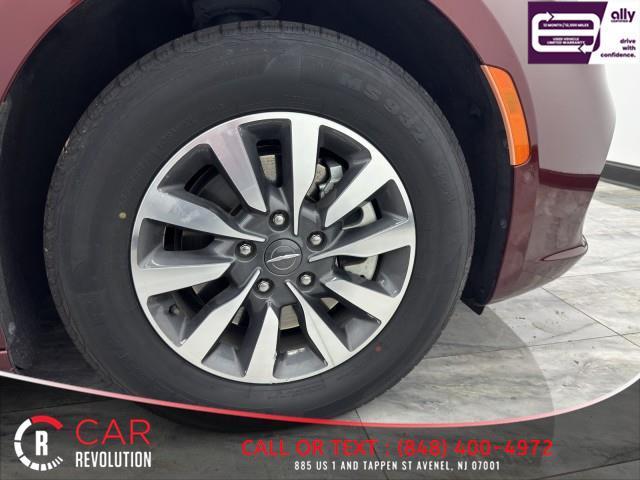 used 2021 Chrysler Pacifica Hybrid car, priced at $15,900