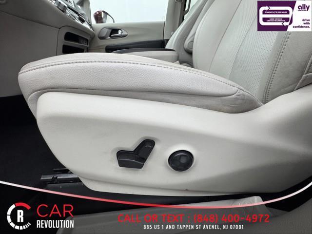 used 2021 Chrysler Pacifica Hybrid car, priced at $15,900