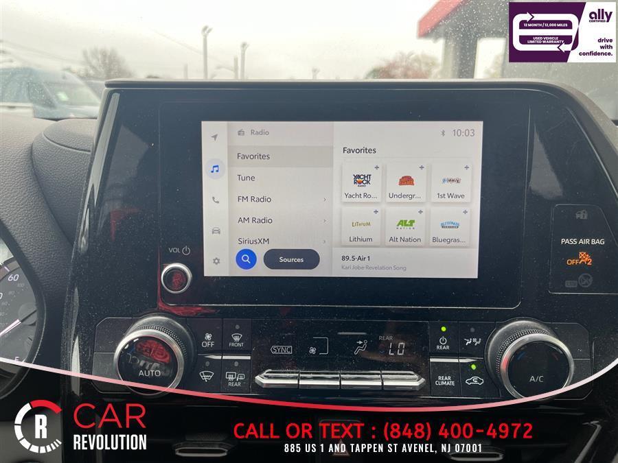 used 2023 Toyota Highlander car, priced at $32,394