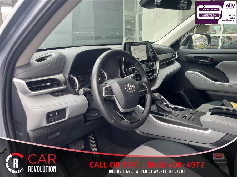 used 2023 Toyota Highlander car, priced at $32,394