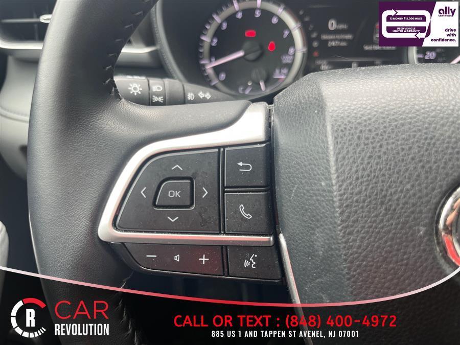 used 2023 Toyota Highlander car, priced at $32,394