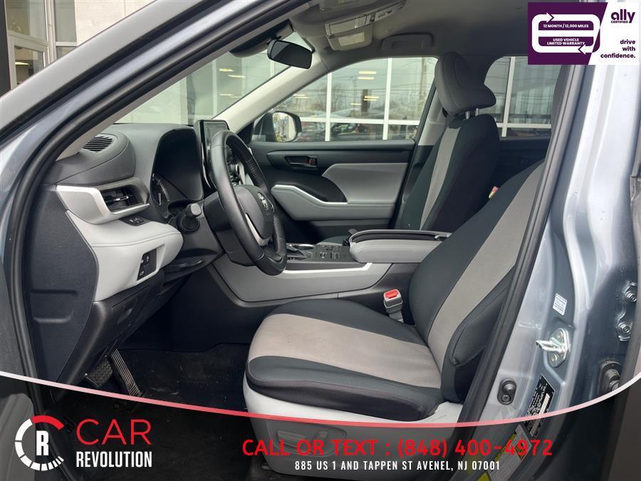 used 2023 Toyota Highlander car, priced at $32,394