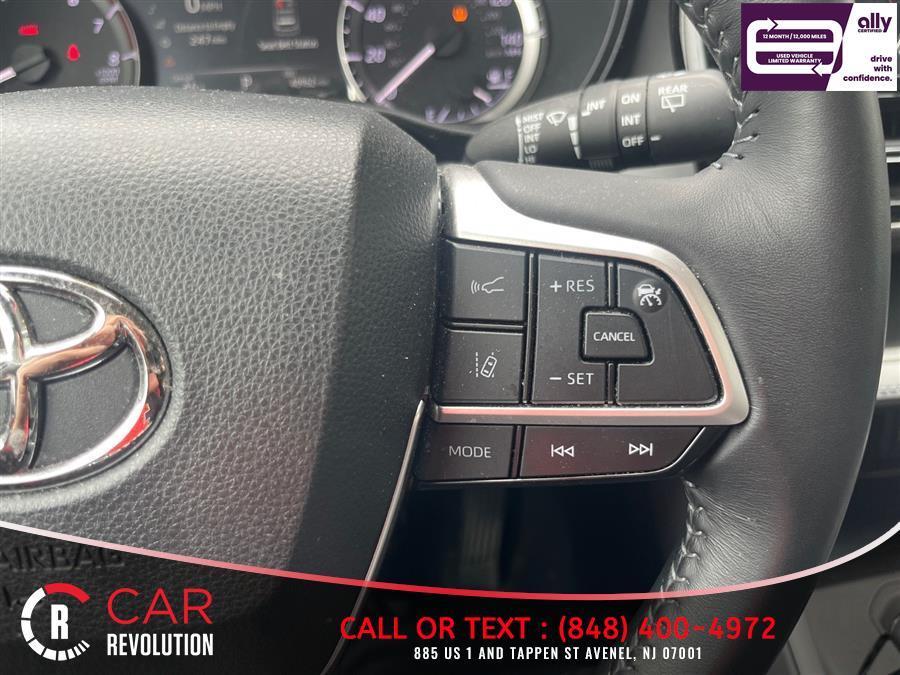 used 2023 Toyota Highlander car, priced at $32,394
