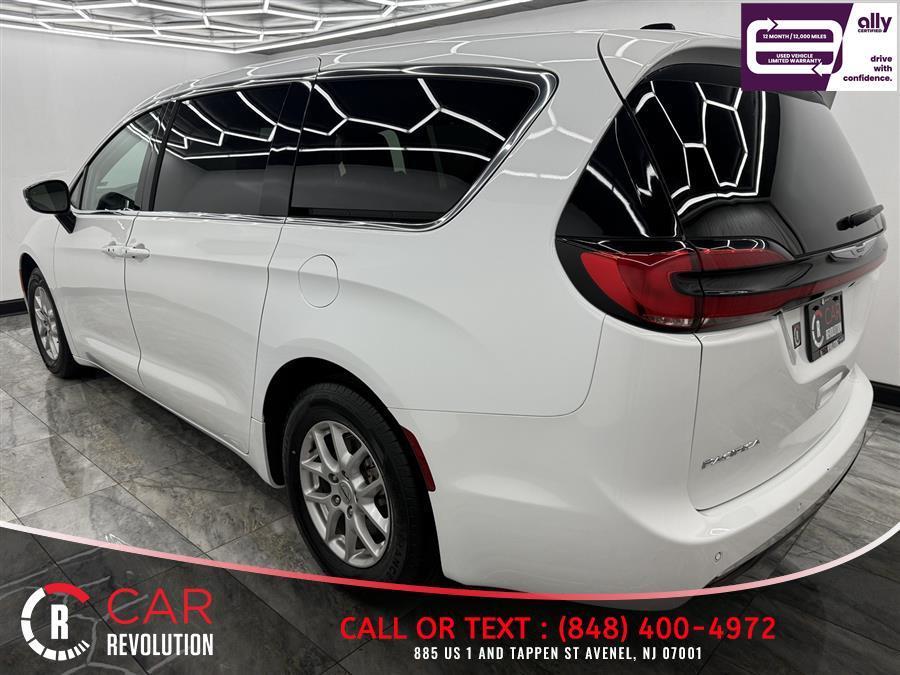 used 2024 Chrysler Pacifica car, priced at $21,999