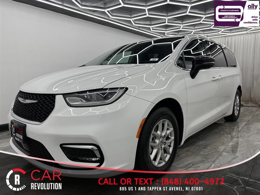 used 2024 Chrysler Pacifica car, priced at $21,999