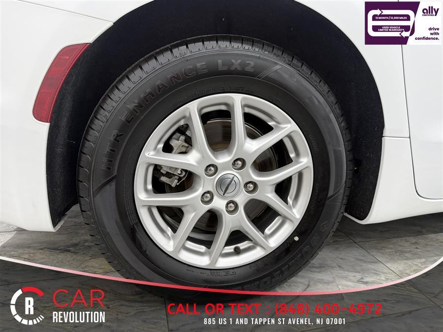 used 2024 Chrysler Pacifica car, priced at $21,999