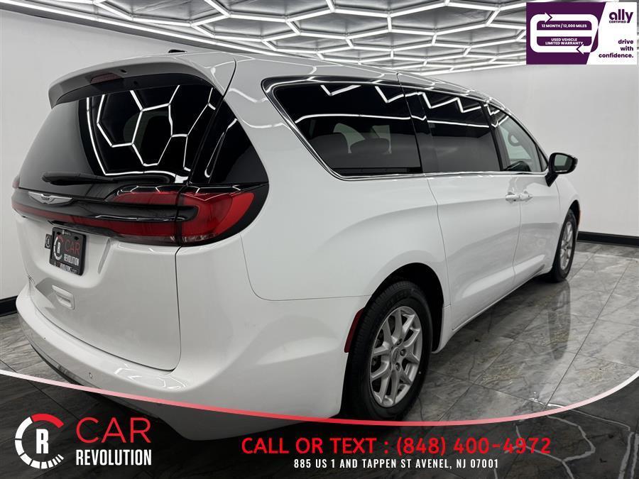 used 2024 Chrysler Pacifica car, priced at $21,999