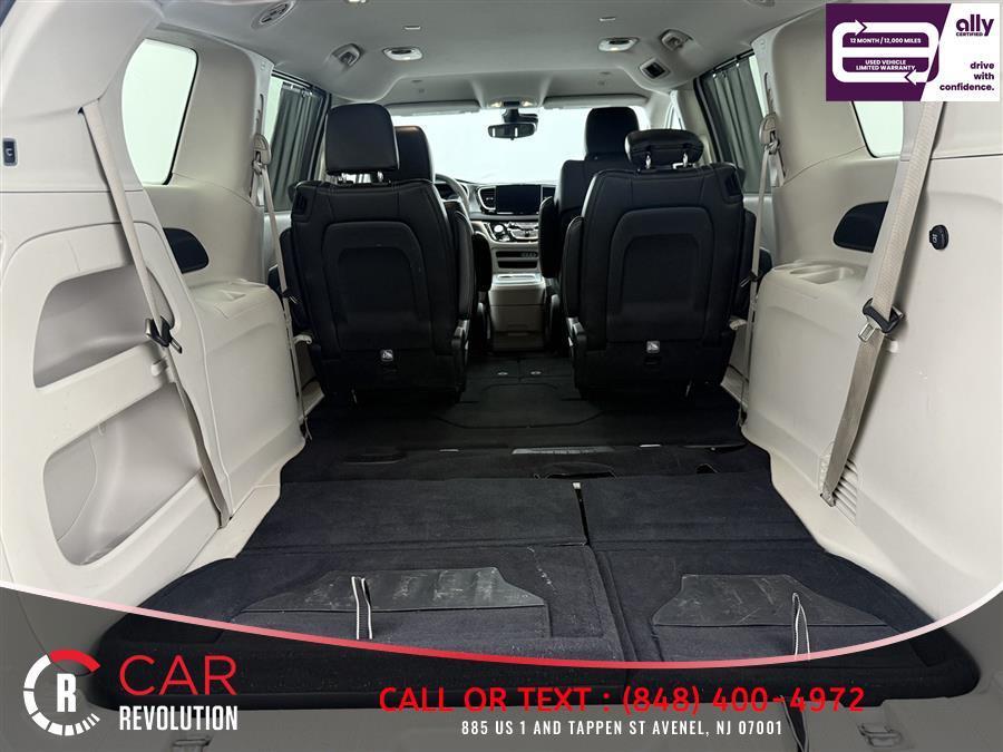 used 2024 Chrysler Pacifica car, priced at $21,999