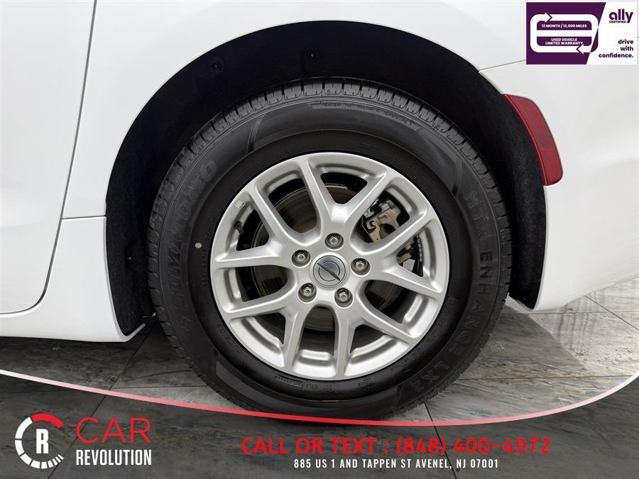 used 2024 Chrysler Pacifica car, priced at $21,999
