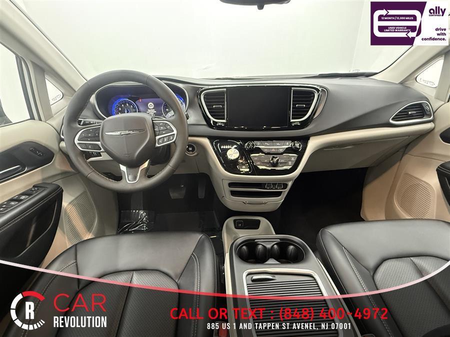 used 2024 Chrysler Pacifica car, priced at $21,999