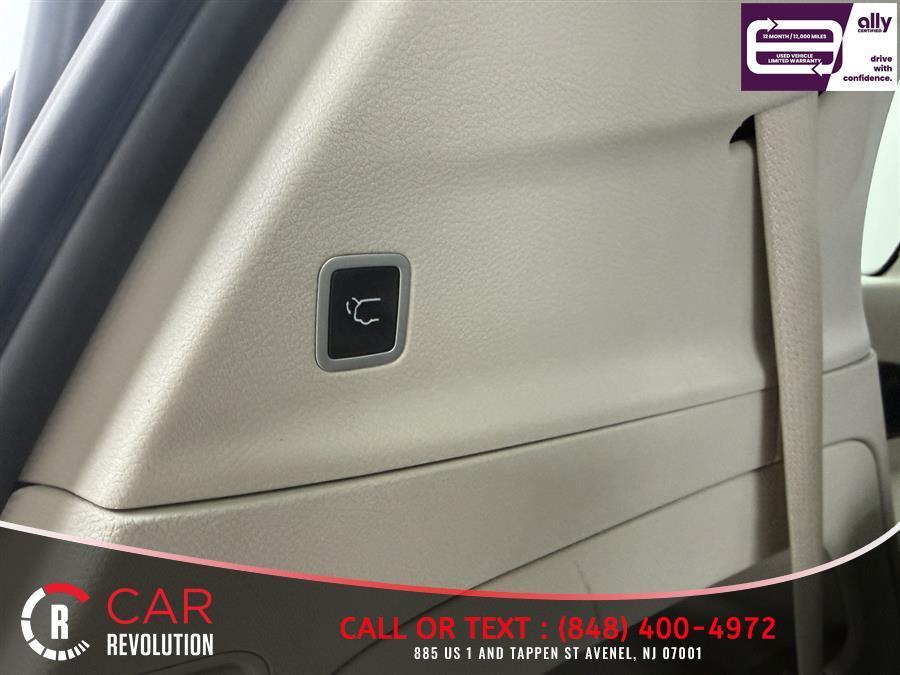 used 2024 Chrysler Pacifica car, priced at $21,999