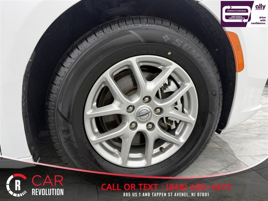 used 2024 Chrysler Pacifica car, priced at $21,999