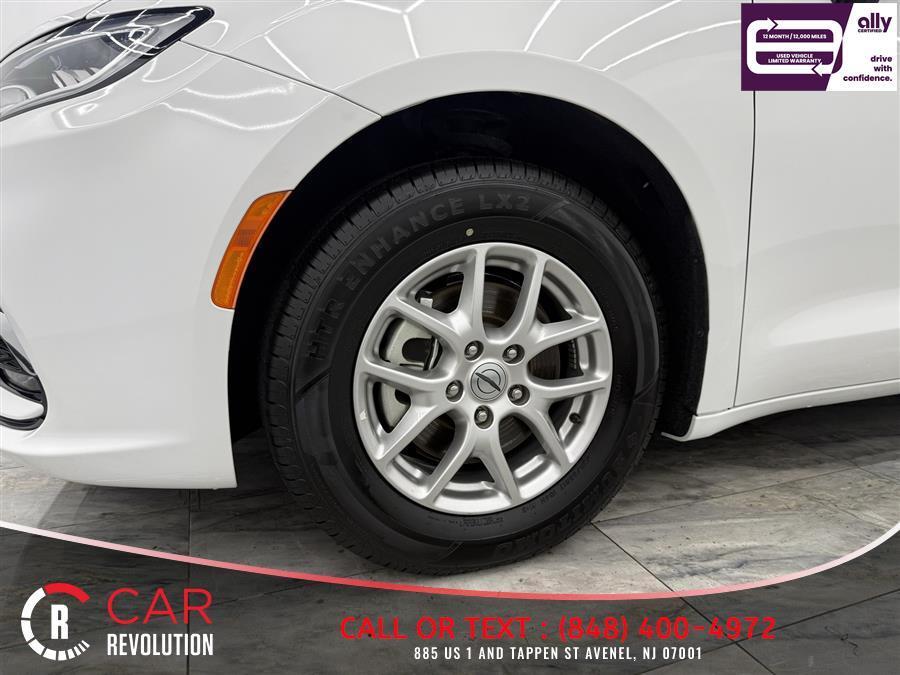 used 2024 Chrysler Pacifica car, priced at $21,999