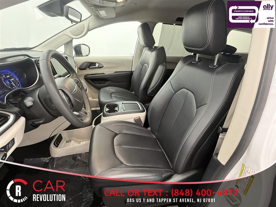 used 2024 Chrysler Pacifica car, priced at $21,999