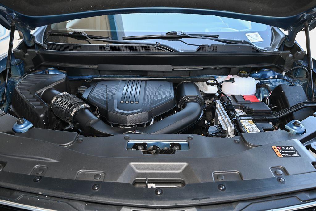 used 2025 Chevrolet Traverse car, priced at $35,975
