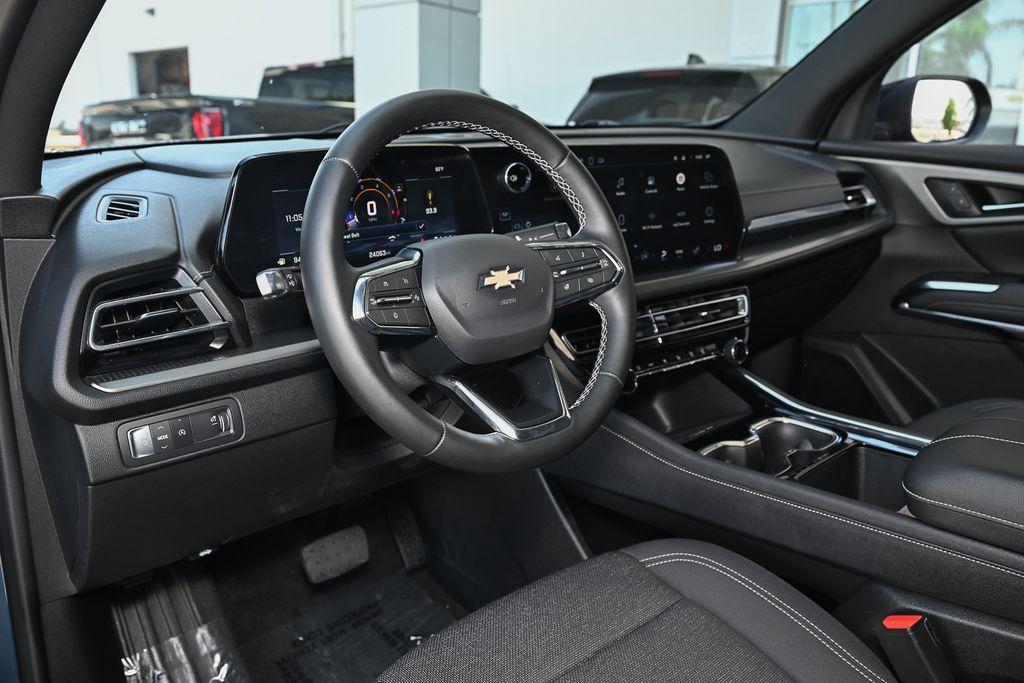 used 2025 Chevrolet Traverse car, priced at $35,975