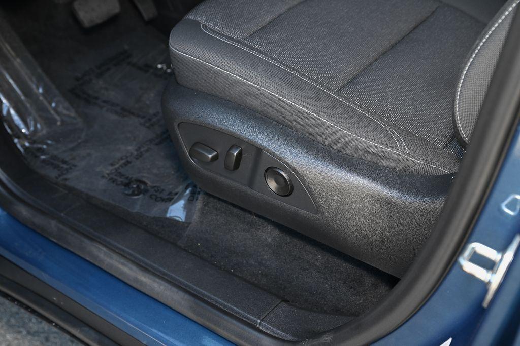 used 2025 Chevrolet Traverse car, priced at $35,975