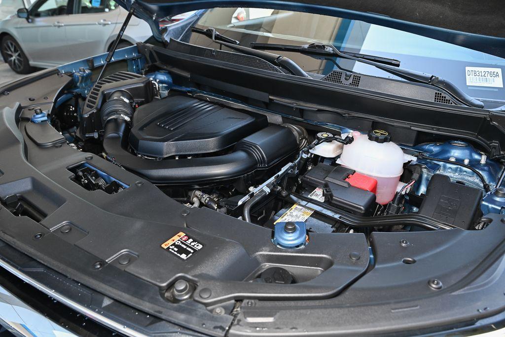 used 2025 Chevrolet Traverse car, priced at $35,975