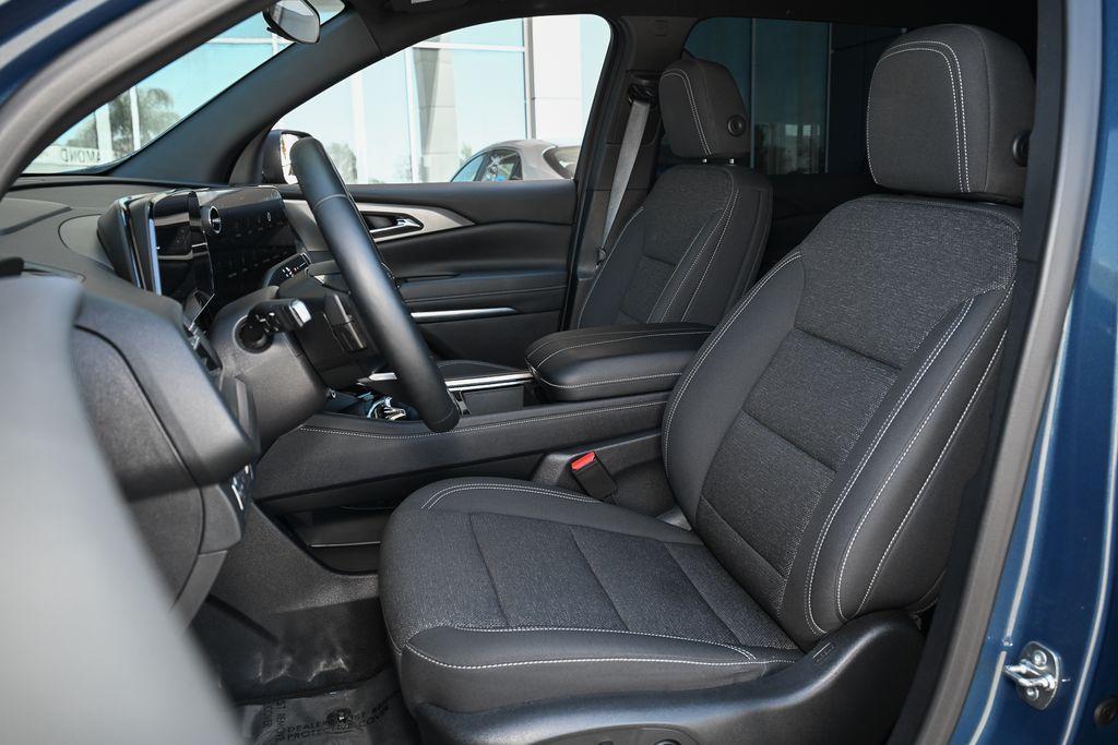 used 2025 Chevrolet Traverse car, priced at $35,975