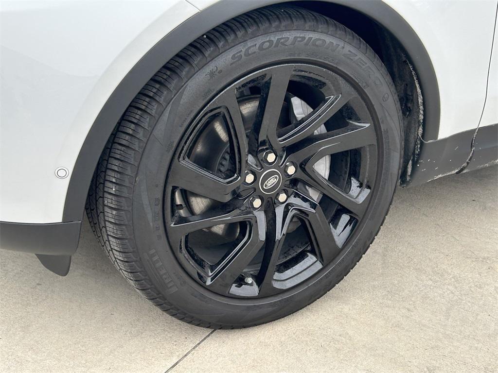 used 2025 Land Rover Discovery car, priced at $60,192