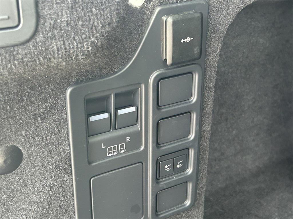 used 2024 Land Rover Discovery car, priced at $53,577