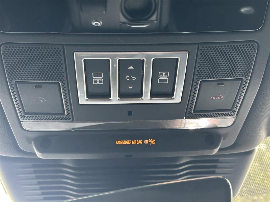 used 2024 Land Rover Discovery car, priced at $53,577