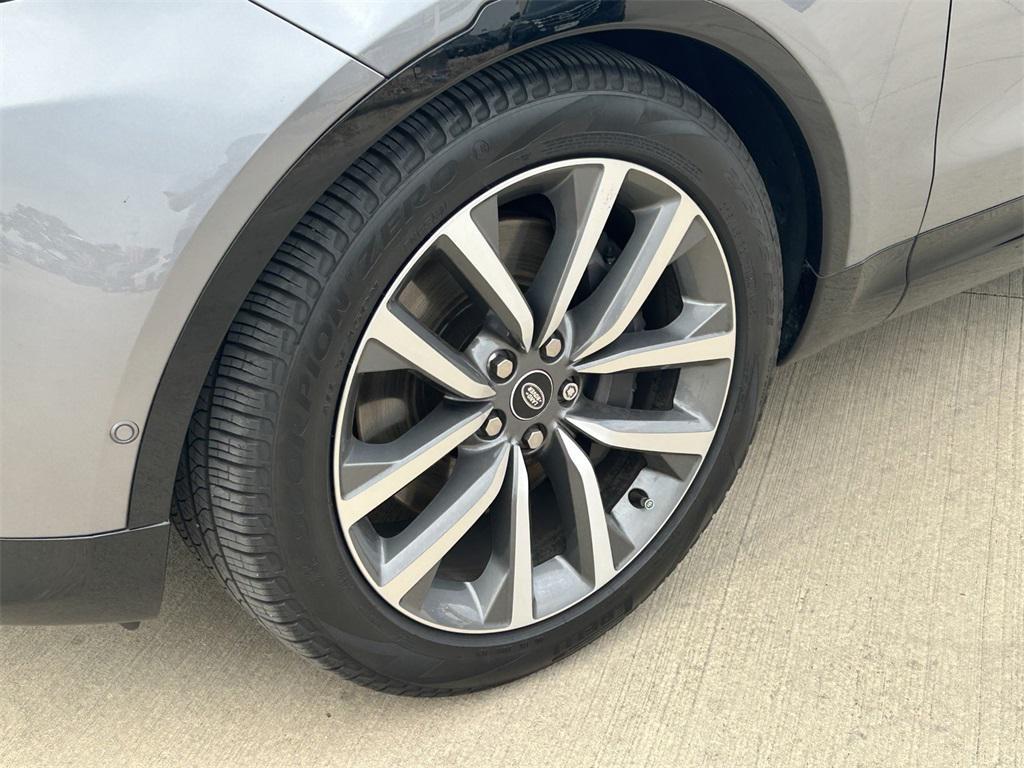 used 2024 Land Rover Discovery car, priced at $53,577