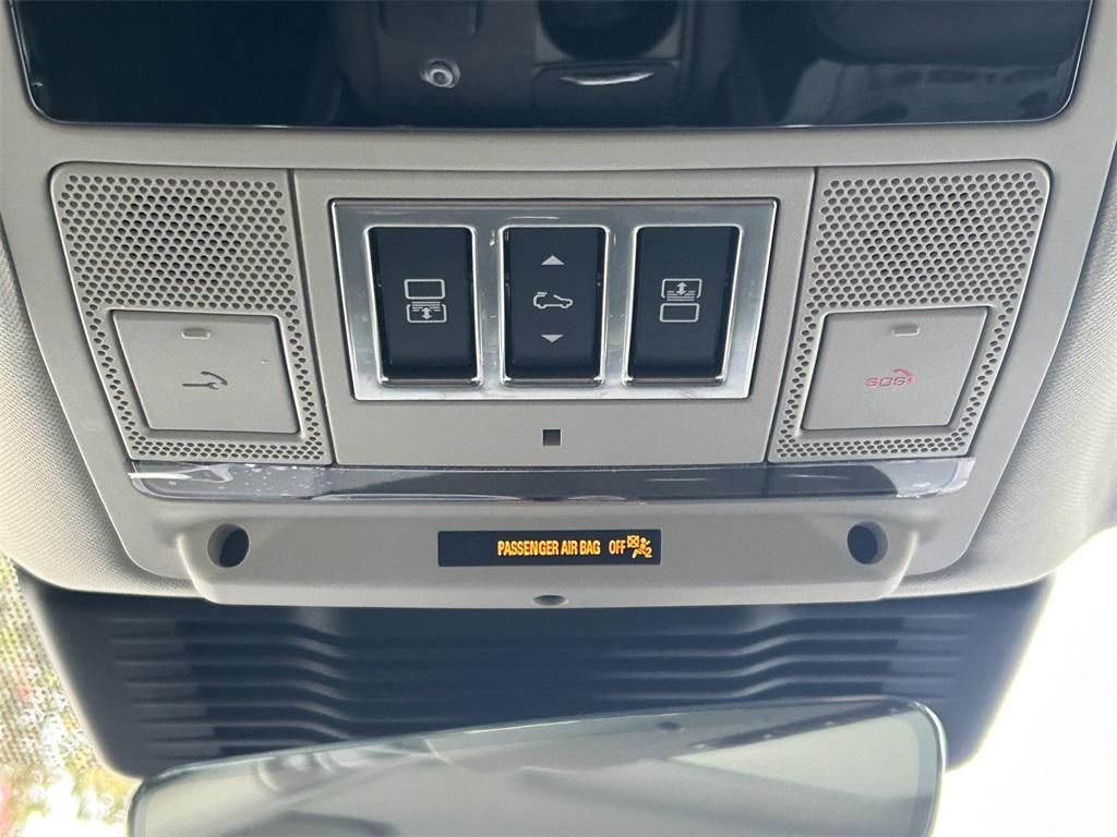 used 2024 Land Rover Discovery car, priced at $43,244