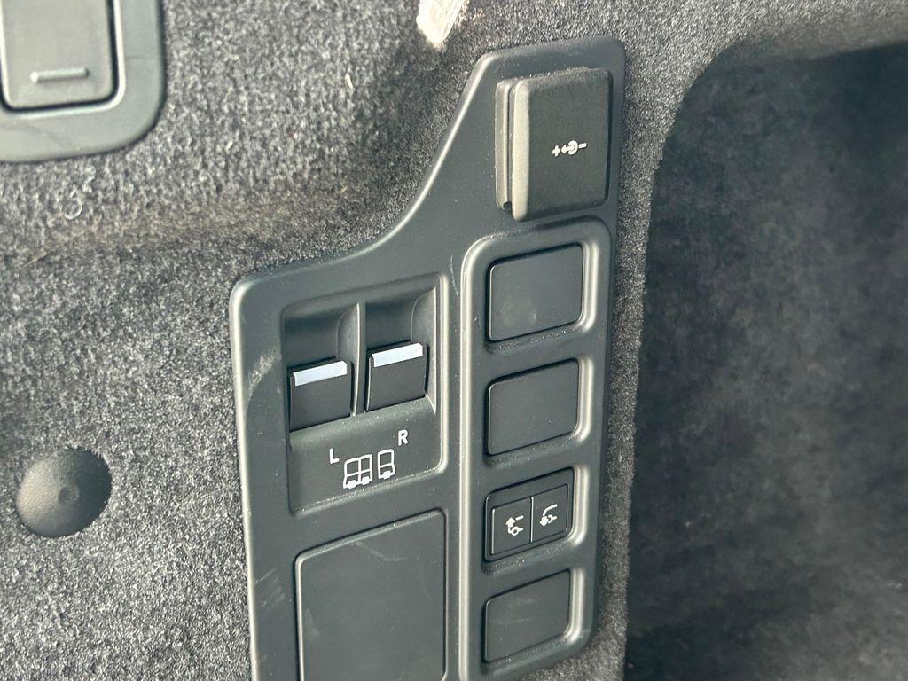 used 2024 Land Rover Discovery car, priced at $47,999