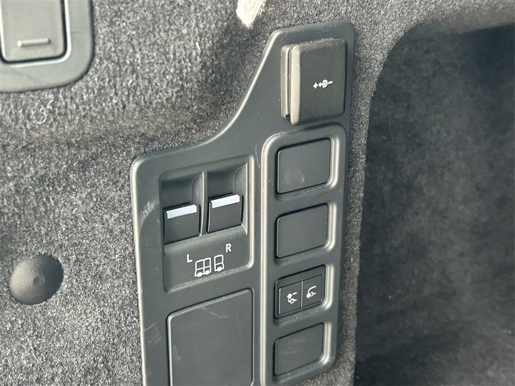 used 2024 Land Rover Discovery car, priced at $53,777