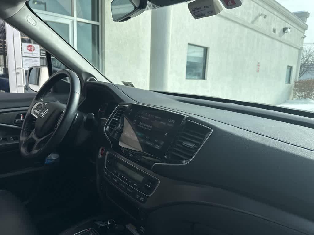 used 2022 Honda Pilot car, priced at $30,995