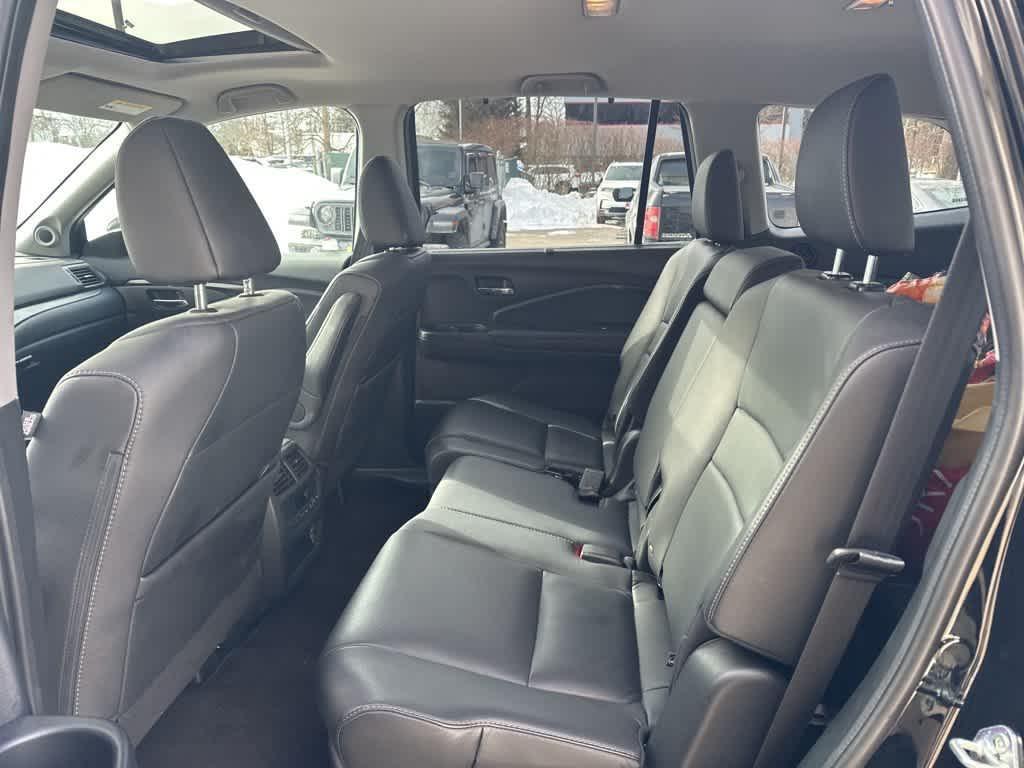 used 2022 Honda Pilot car, priced at $30,995