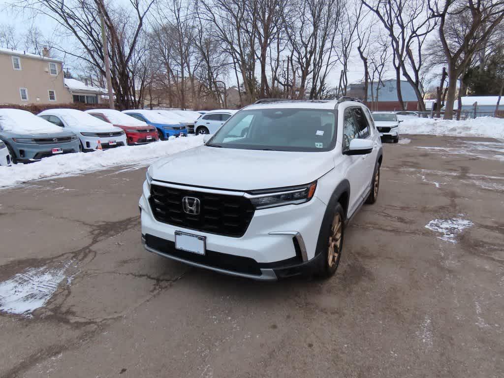 used 2023 Honda Pilot car, priced at $39,995