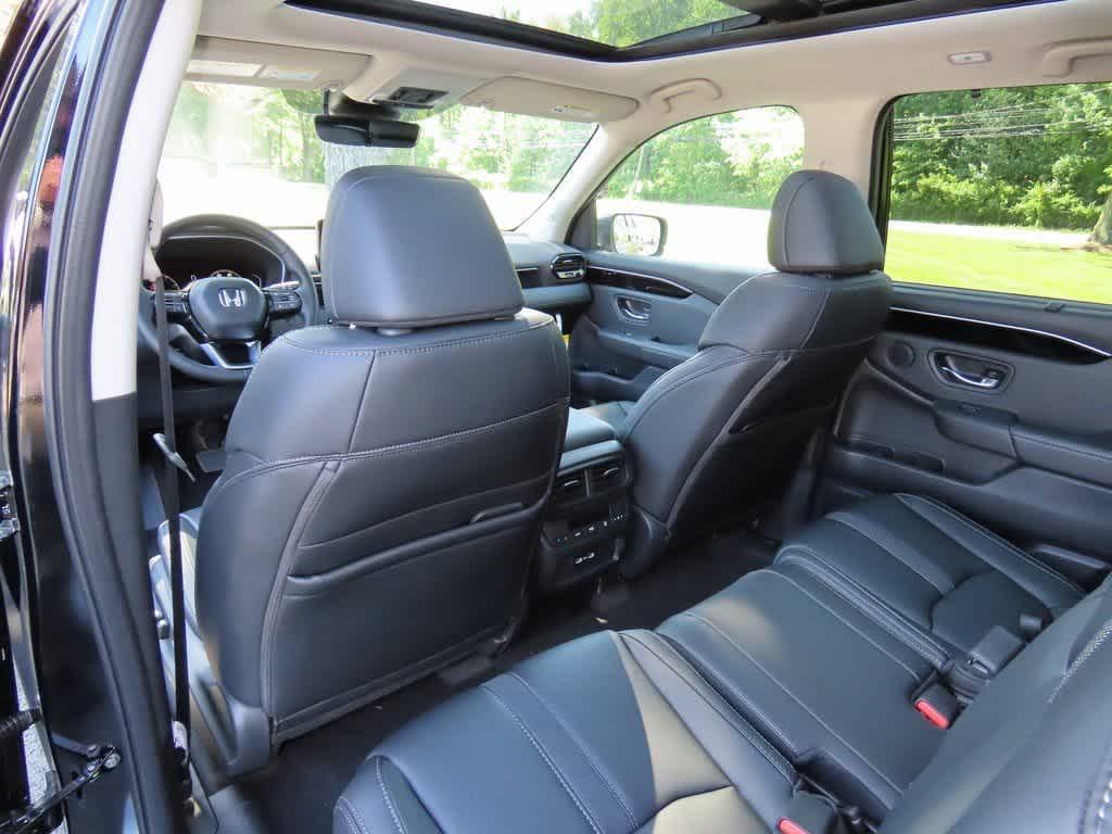 new 2025 Honda Pilot car, priced at $51,095