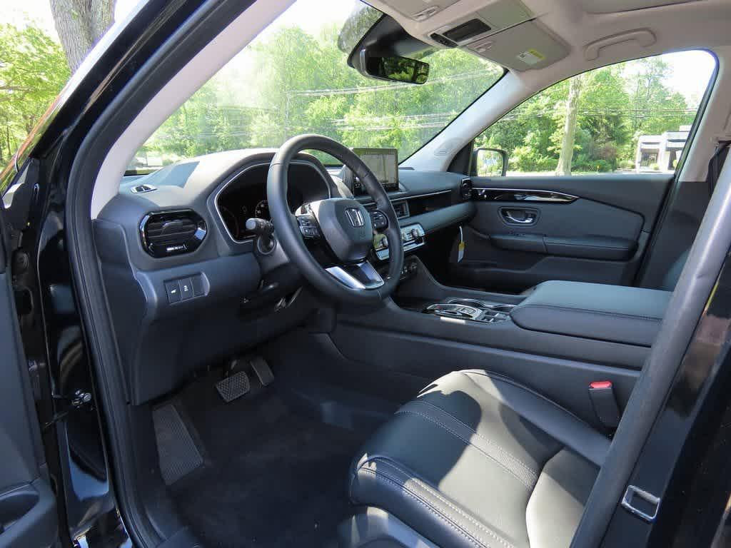 new 2025 Honda Pilot car, priced at $51,095