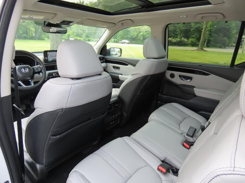 new 2025 Honda Pilot car, priced at $53,270