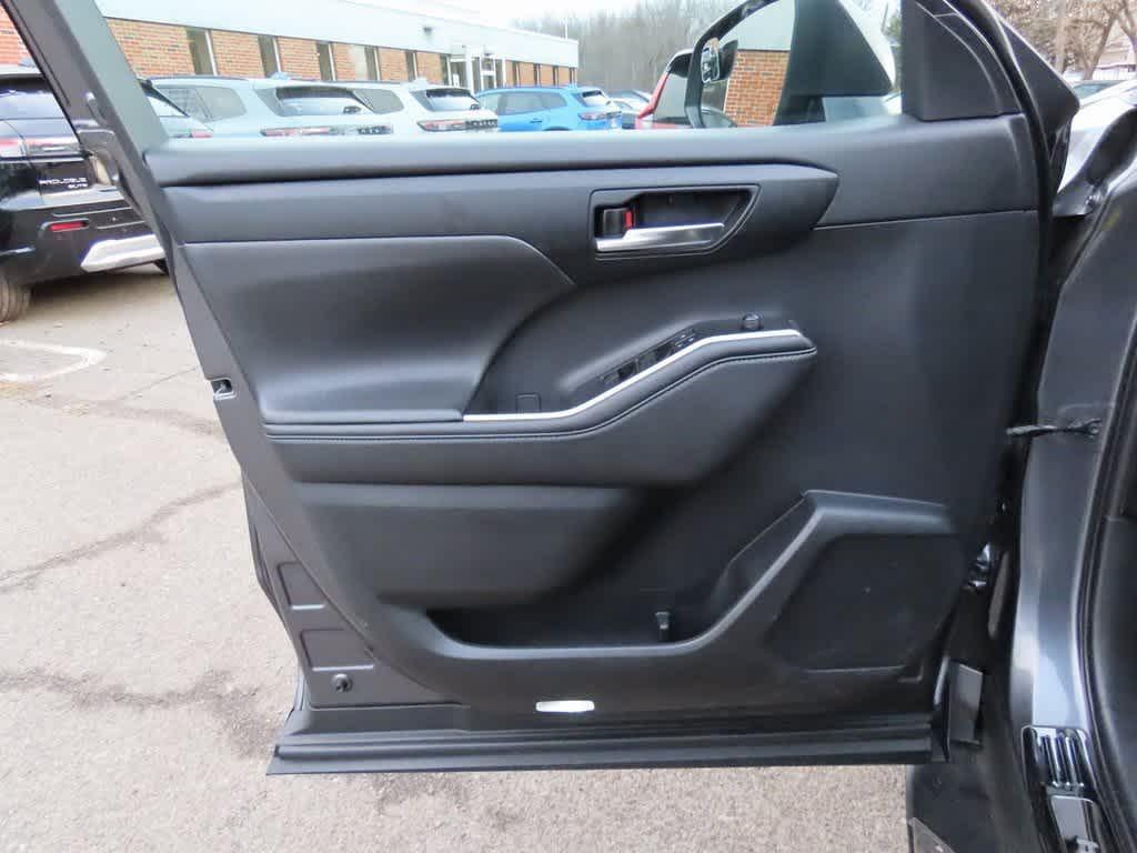 used 2020 Toyota Highlander car, priced at $24,495