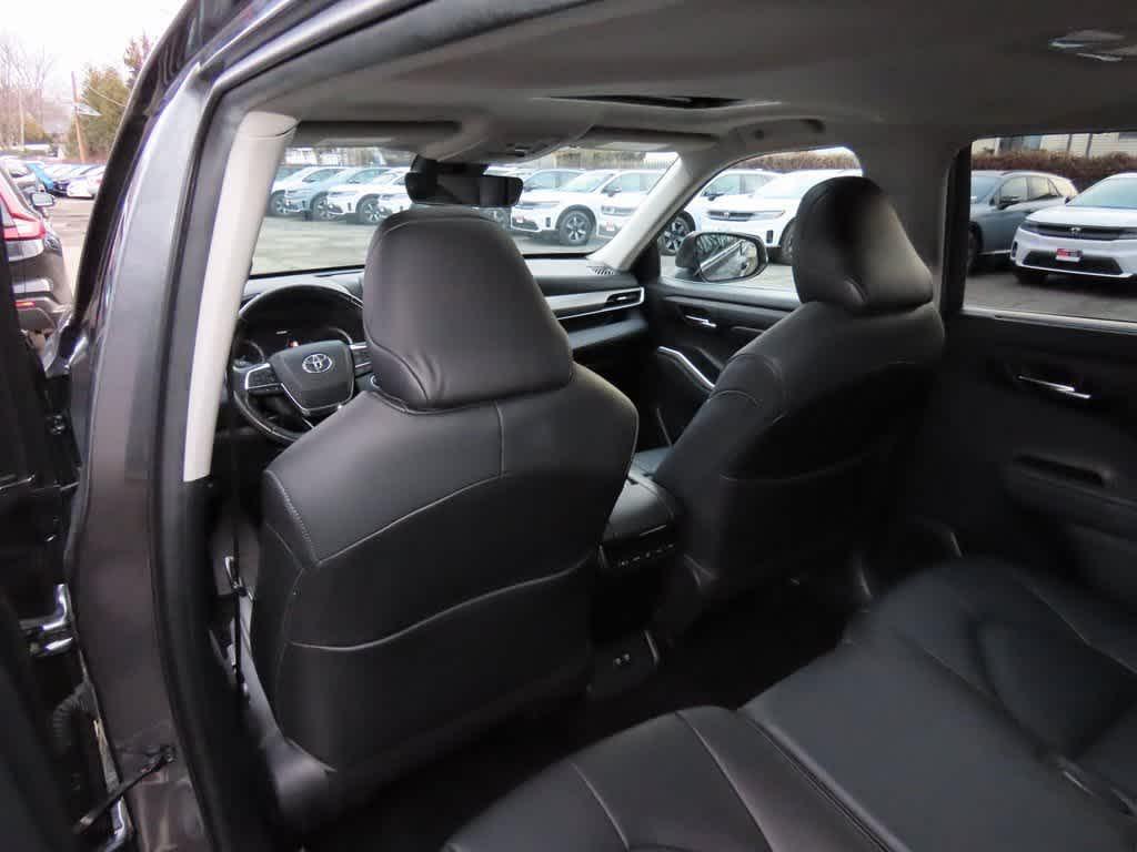 used 2020 Toyota Highlander car, priced at $24,495