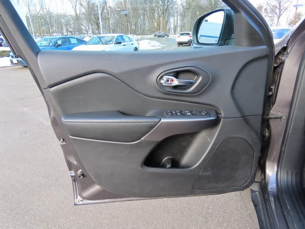 used 2019 Jeep Cherokee car, priced at $12,995