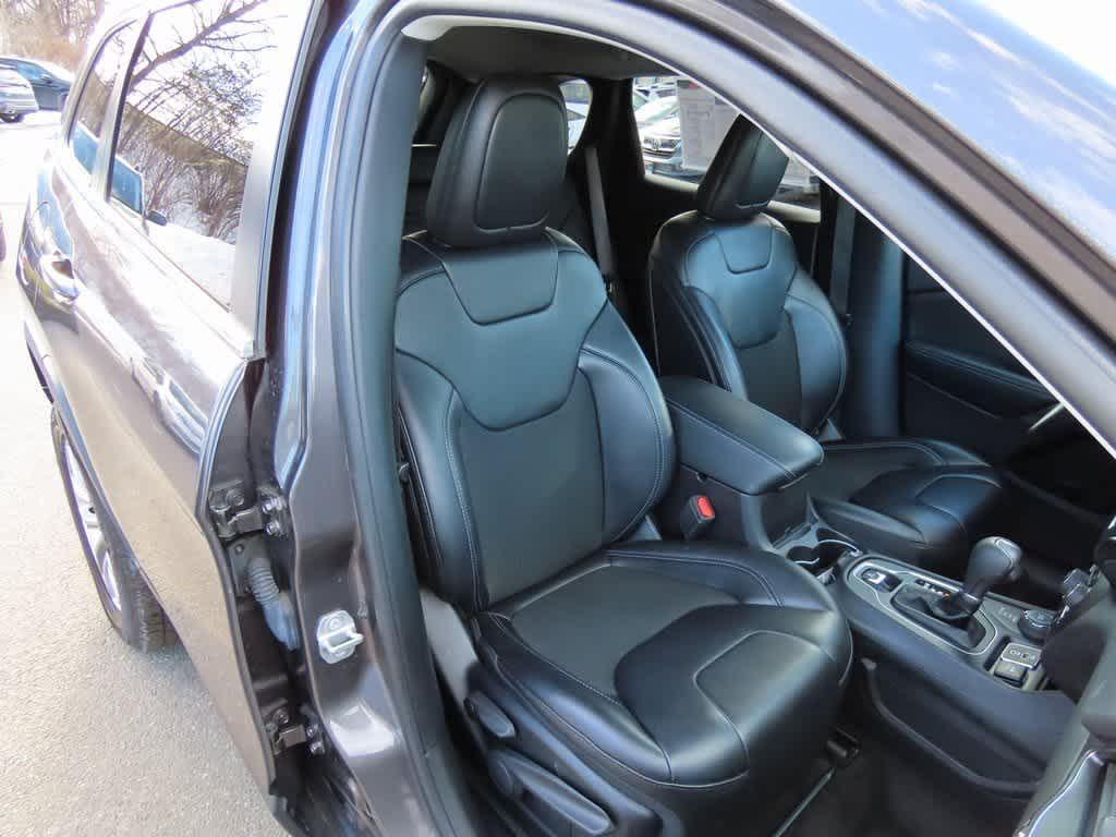 used 2019 Jeep Cherokee car, priced at $12,995