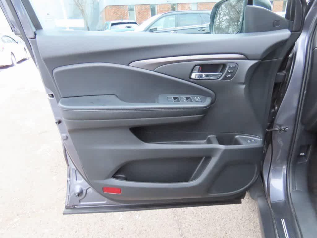 used 2022 Honda Pilot car, priced at $24,995