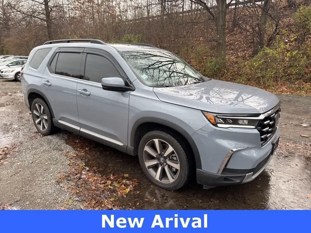 used 2025 Honda Pilot car, priced at $45,595