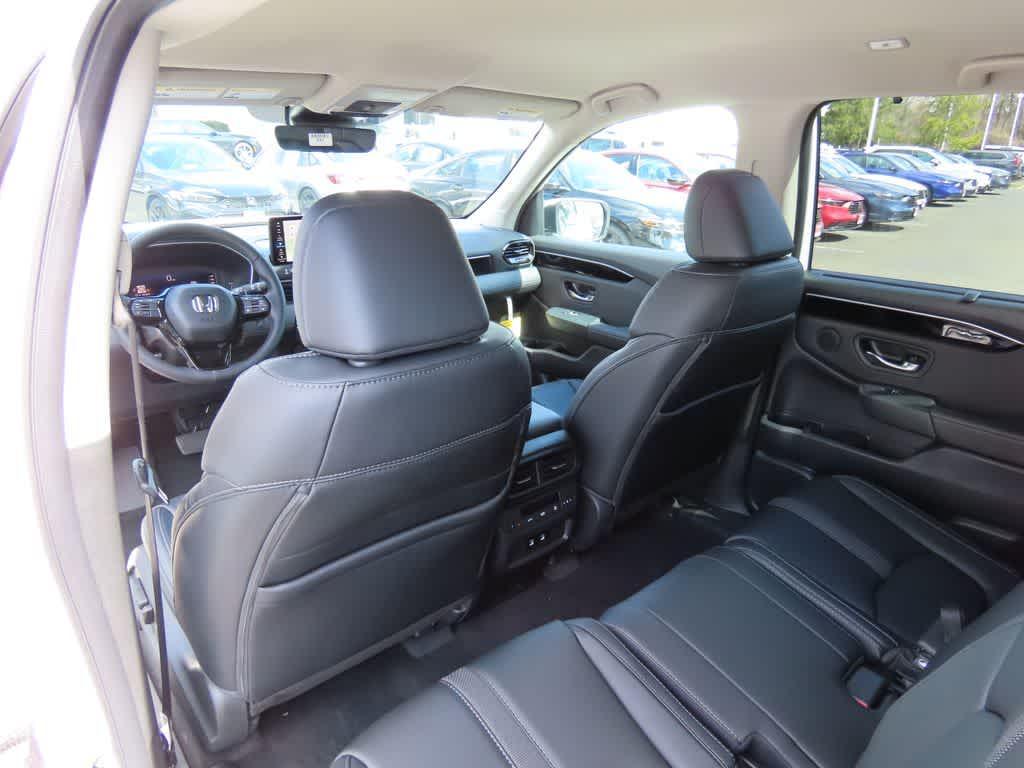 new 2026 Honda Pilot car, priced at $49,744