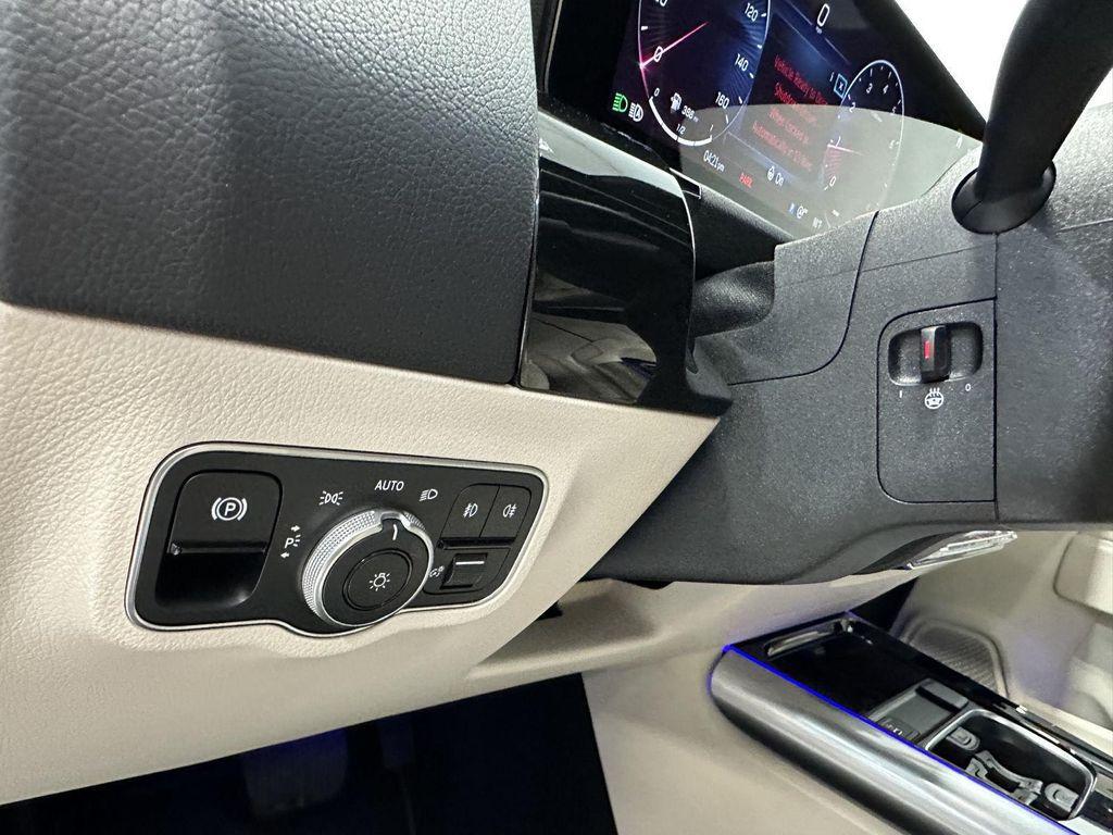 used 2026 Mercedes-Benz GLA 250 car, priced at $43,900