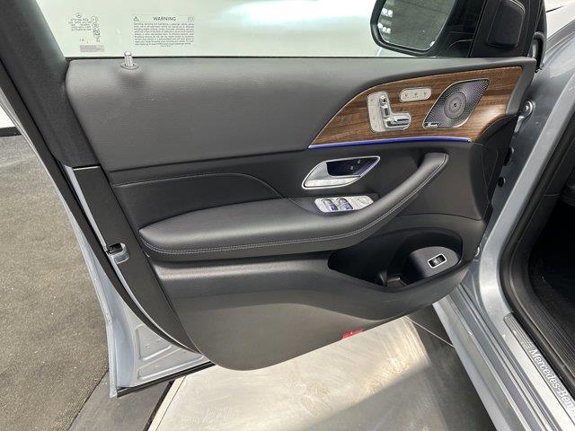 new 2025 Mercedes-Benz GLE 580 car, priced at $94,495
