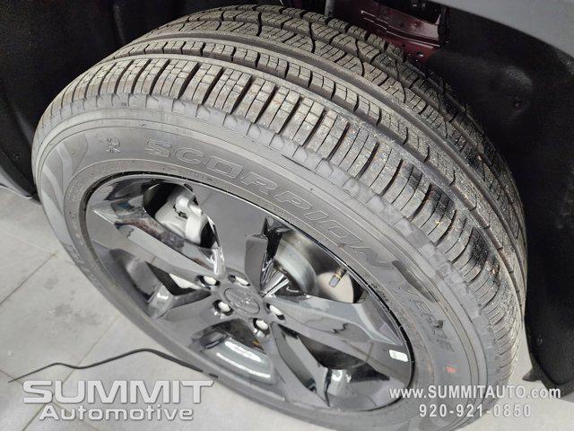 new 2025 Jeep Grand Cherokee car, priced at $47,525