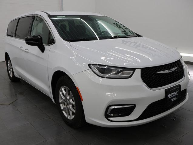 used 2024 Chrysler Pacifica car, priced at $27,999